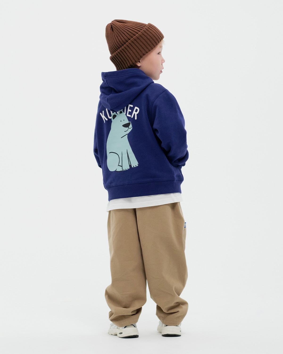 БҮРЖЕЙДЕ БАЛА KUNDER ИНДИГО