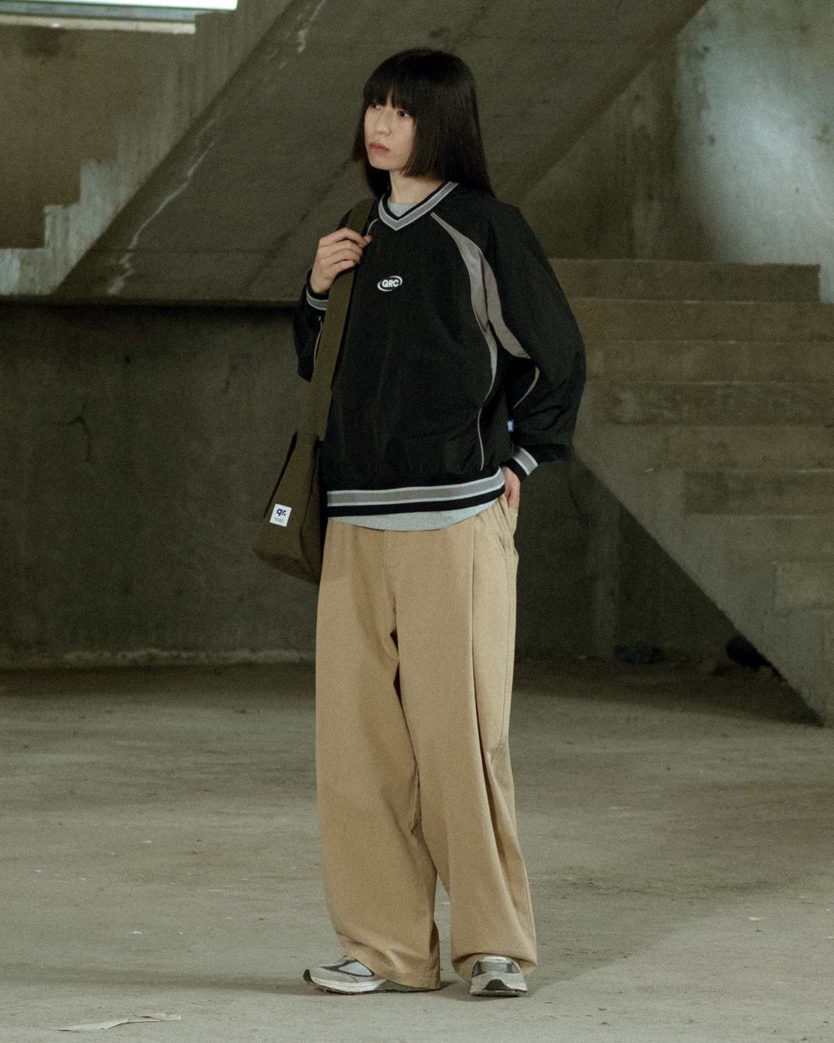 КҮРТЕШЕ V-SHAPE ҚАРА