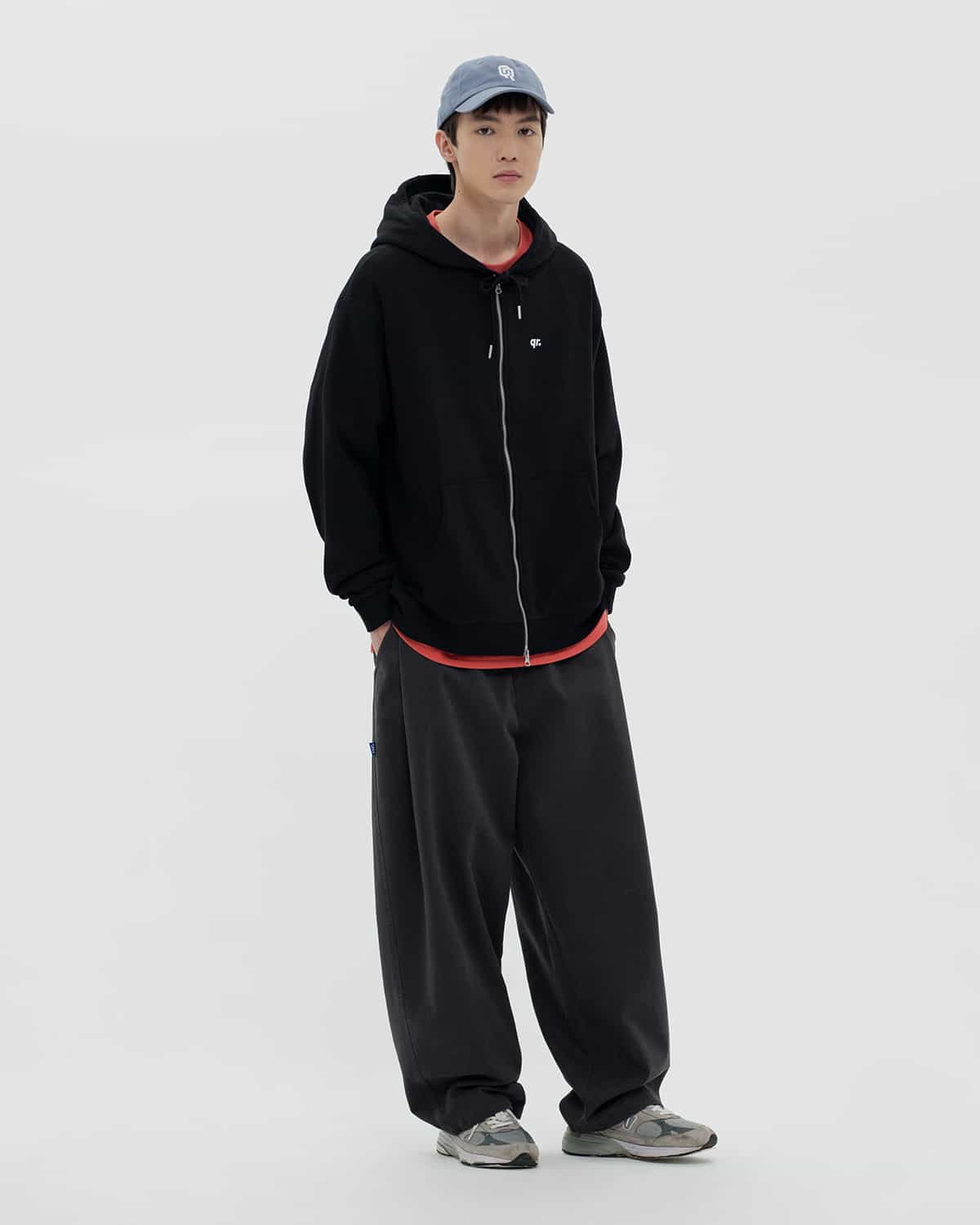 ZIPPER HOODIE BASIC QRD BLACK